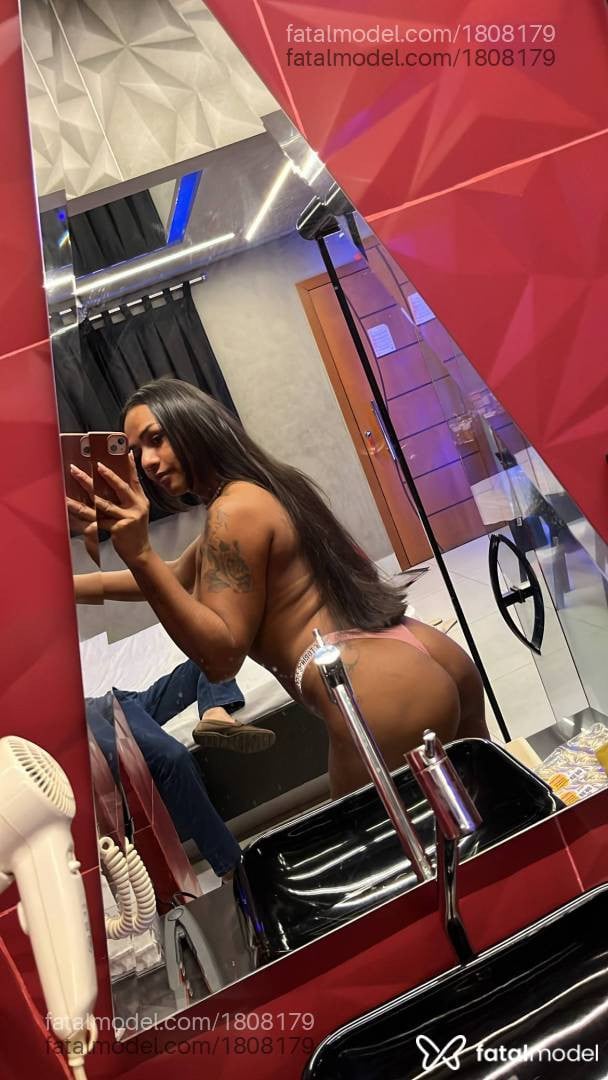 Acompanhante mulher trans morena (o) de olhos castanhos - Rayka Silva