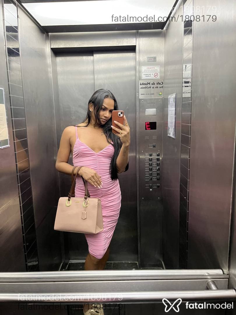Acompanhante mulher trans morena (o) de olhos castanhos - Rayka Silva