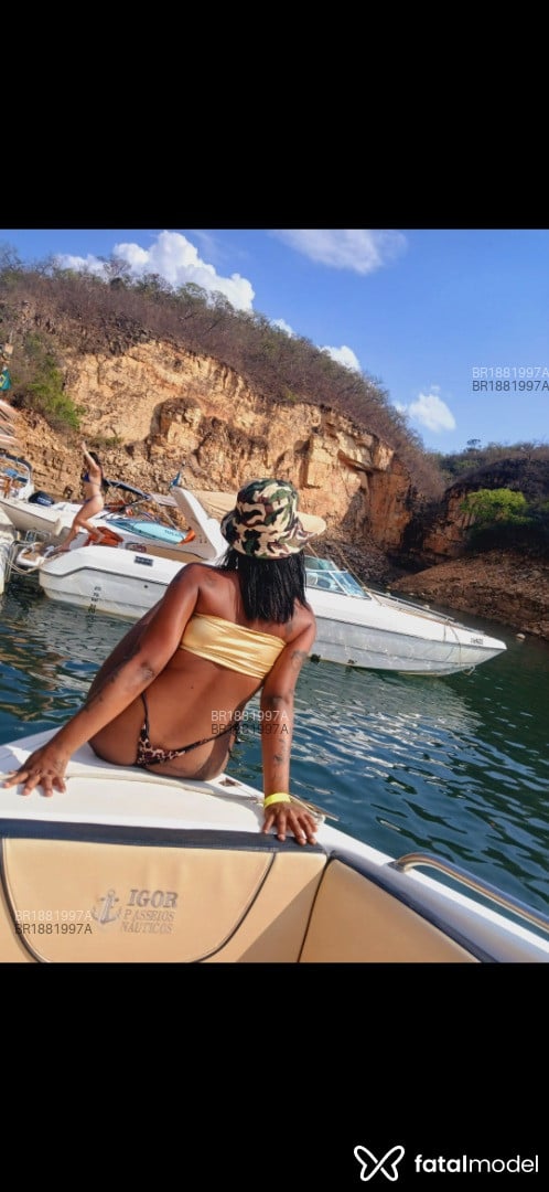 Acompanhante mulher com cabelo castanho de olhos castanhos em Divinópolis Acompanhante mulher com cabelo castanho de olhos castanhos em Divinópolis - Lima Vio