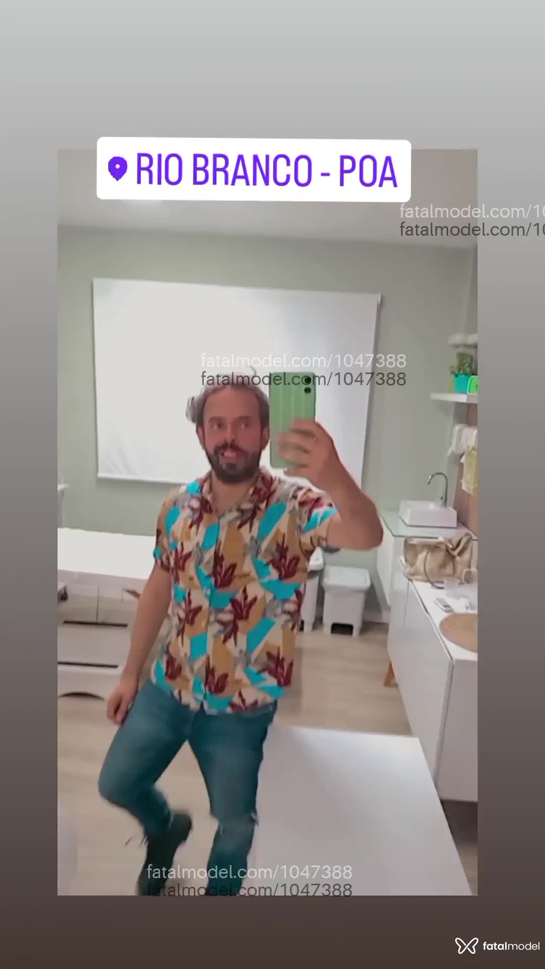 Acompanhante homem com cabelo castanho de olhos castanhos em Porto Alegre Acompanhante homem com cabelo castanho de olhos castanhos em Porto Alegre - Massorick