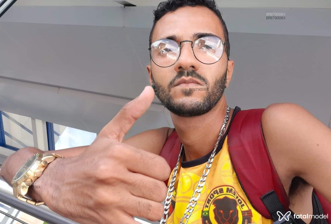 Acompanhante homem morena (o) de olhos castanhos em Virtual Acompanhante homem morena (o) de olhos castanhos em Virtual - Dan Dan