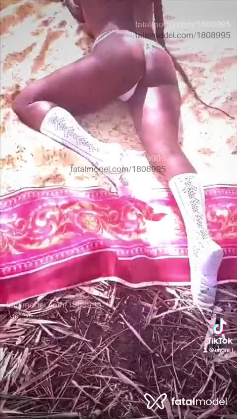 Acompanhante mulher com cabelo castanho de olhos mel em Rio de Janeiro Acompanhante mulher com cabelo castanho de olhos mel em Rio de Janeiro - Deva Kali