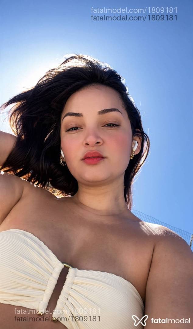 Acompanhante mulher com cabelo castanho de olhos castanhos - Jade Vieira