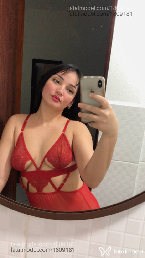Acompanhante mulher com cabelo castanho de olhos castanhos - Jade Vieira