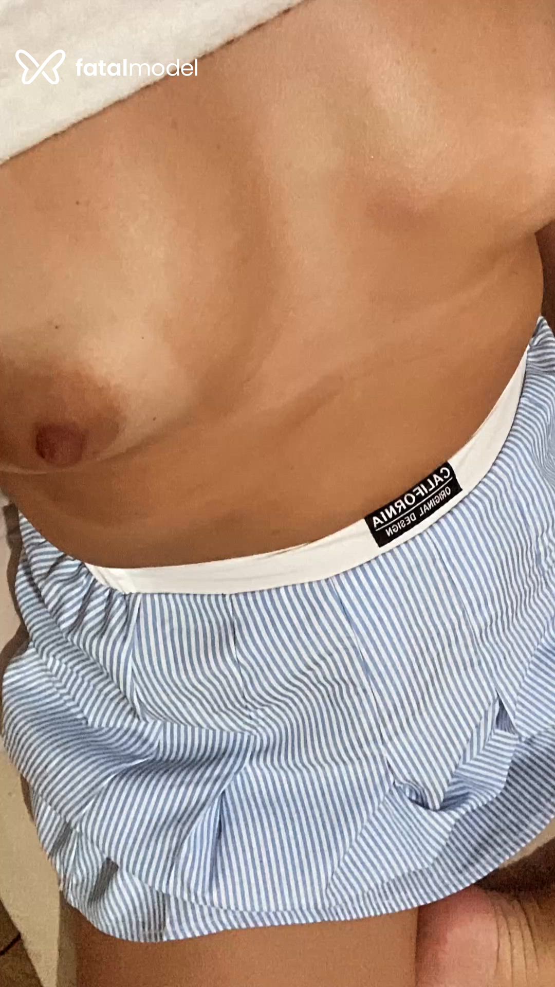 Acompanhante mulher com cabelo castanho de olhos mel - ísis Dourado