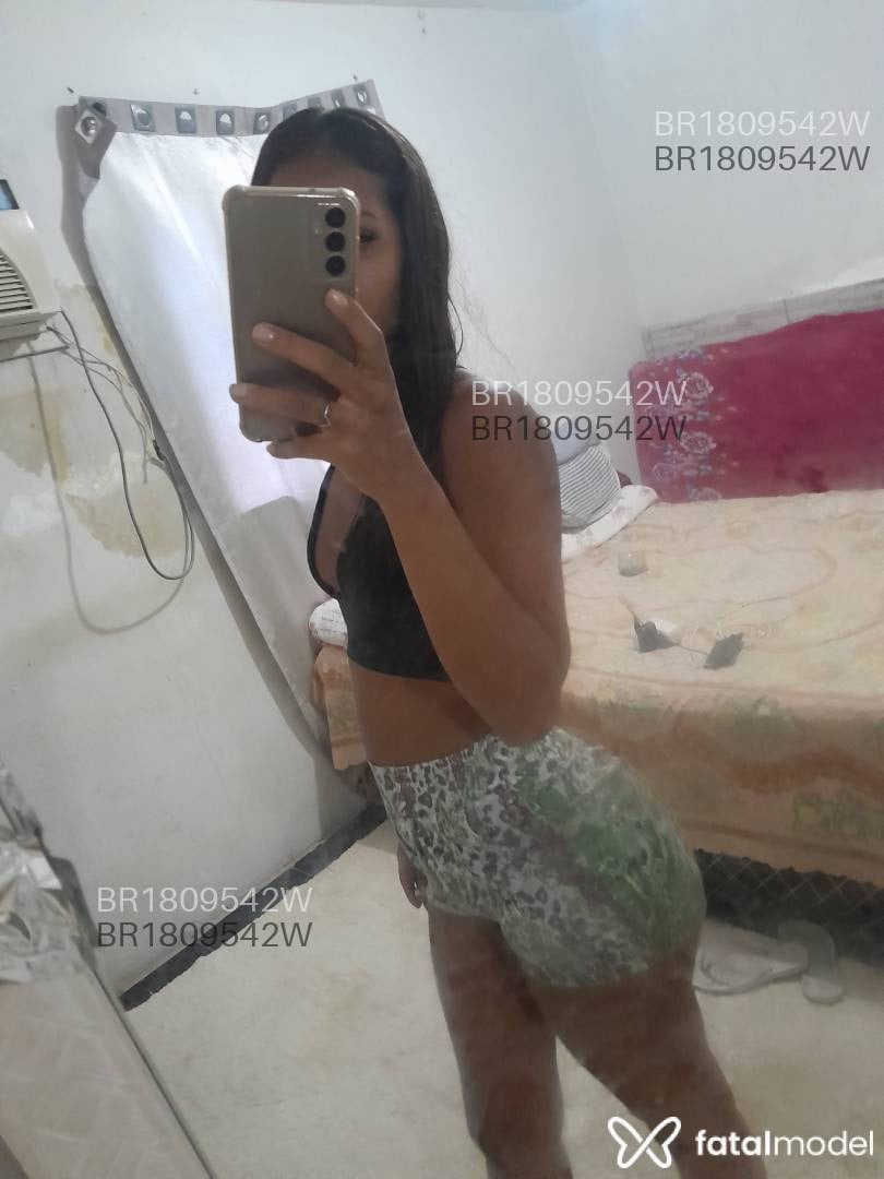 Acompanhante mulher com cabelo castanho de olhos mel em Rio de Janeiro - Alice lovatto