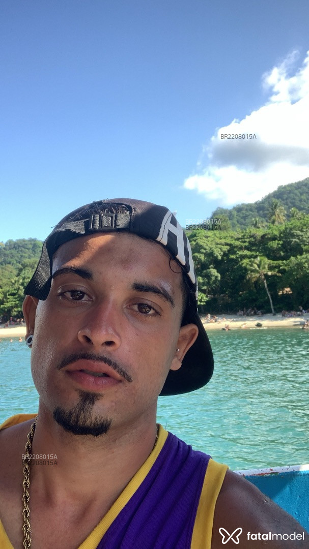 Acompanhante homem com cabelo castanho de olhos castanhos em Virtual - Lukinhas