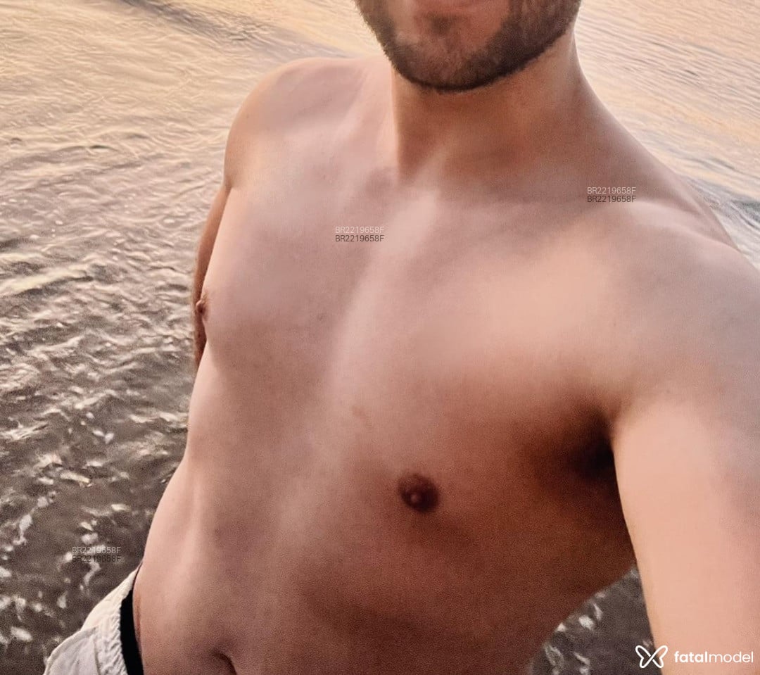 Acompanhante homem com cabelo castanho de olhos pretos em Patos de Minas - Henrique Costa