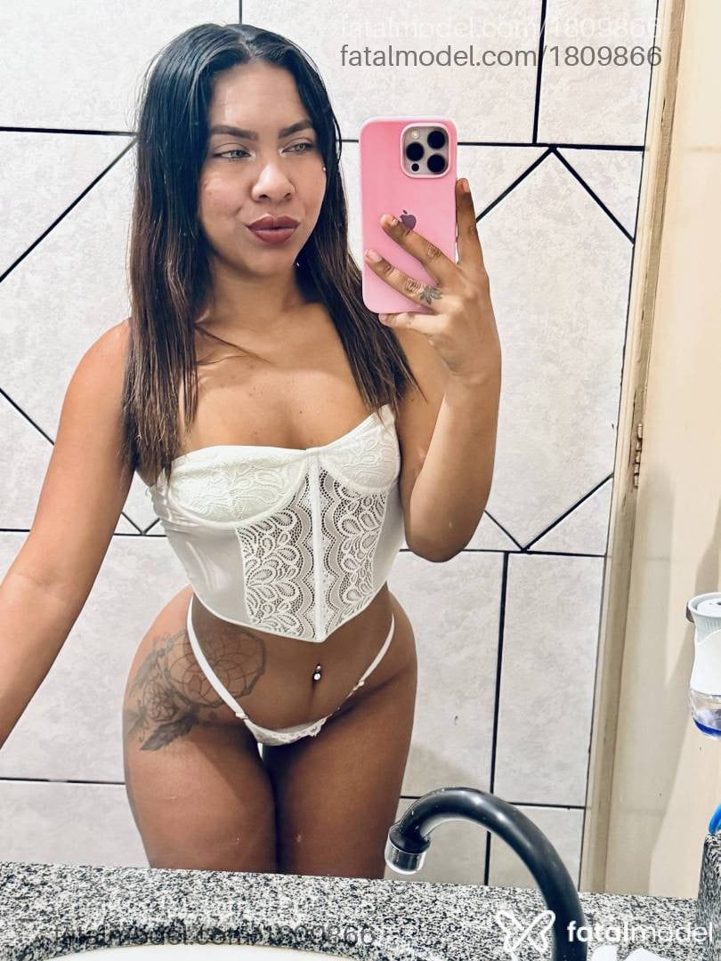 Acompanhante mulher com cabelo castanho de olhos castanhos - Bruna Lopes