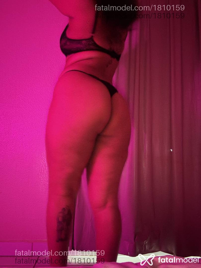 Acompanhante mulher morena (o) de olhos pretos - Emily Ferreira
