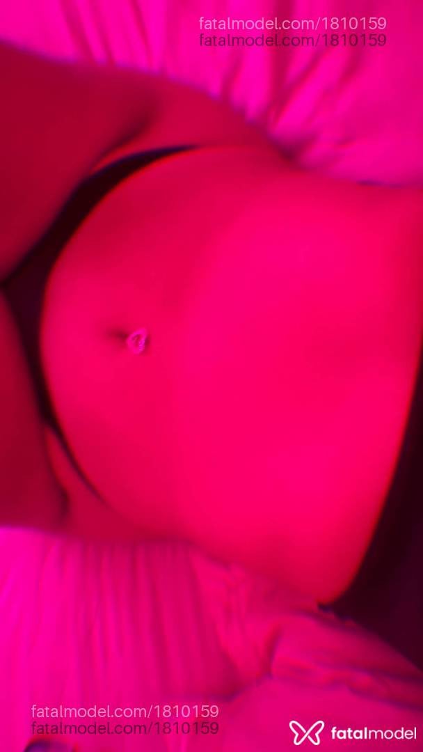 Acompanhante mulher morena (o) de olhos pretos - Emily Ferreira