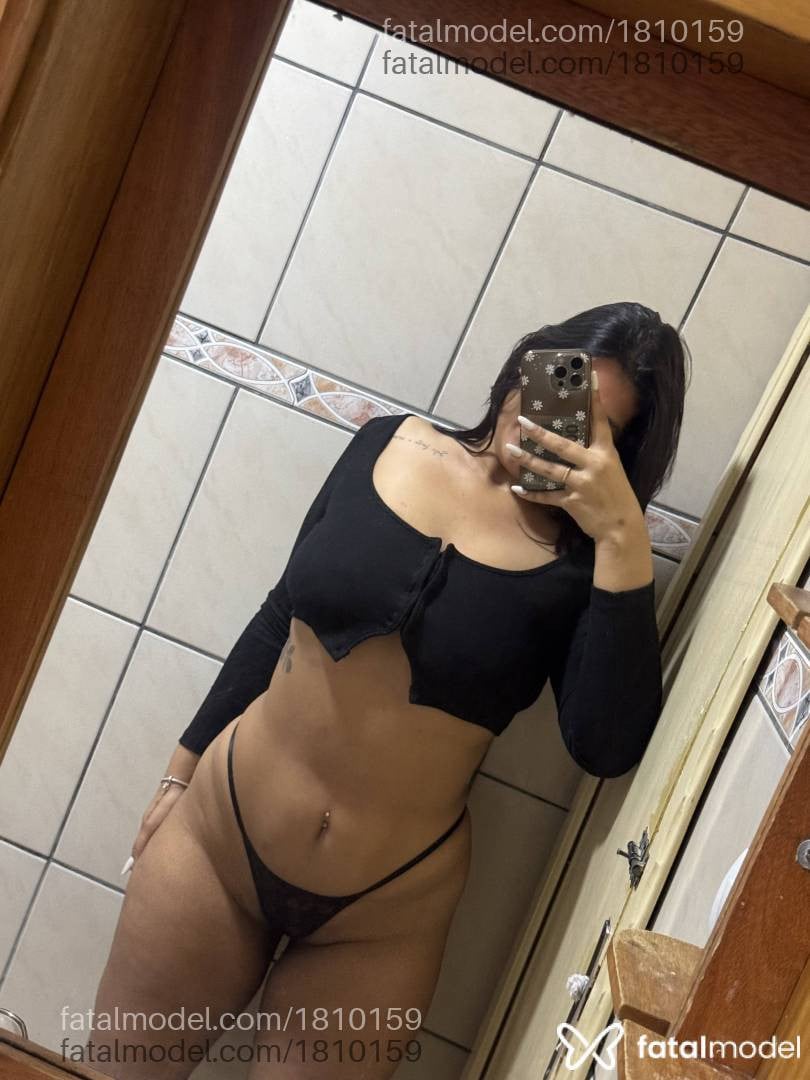 Acompanhante mulher morena (o) de olhos pretos - Emily Ferreira