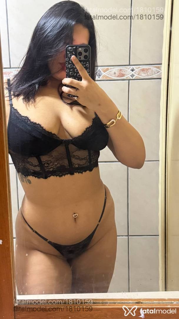 Acompanhante mulher morena (o) de olhos pretos - Emily Ferreira