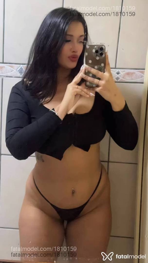 Acompanhante mulher morena (o) de olhos pretos - Emily Ferreira