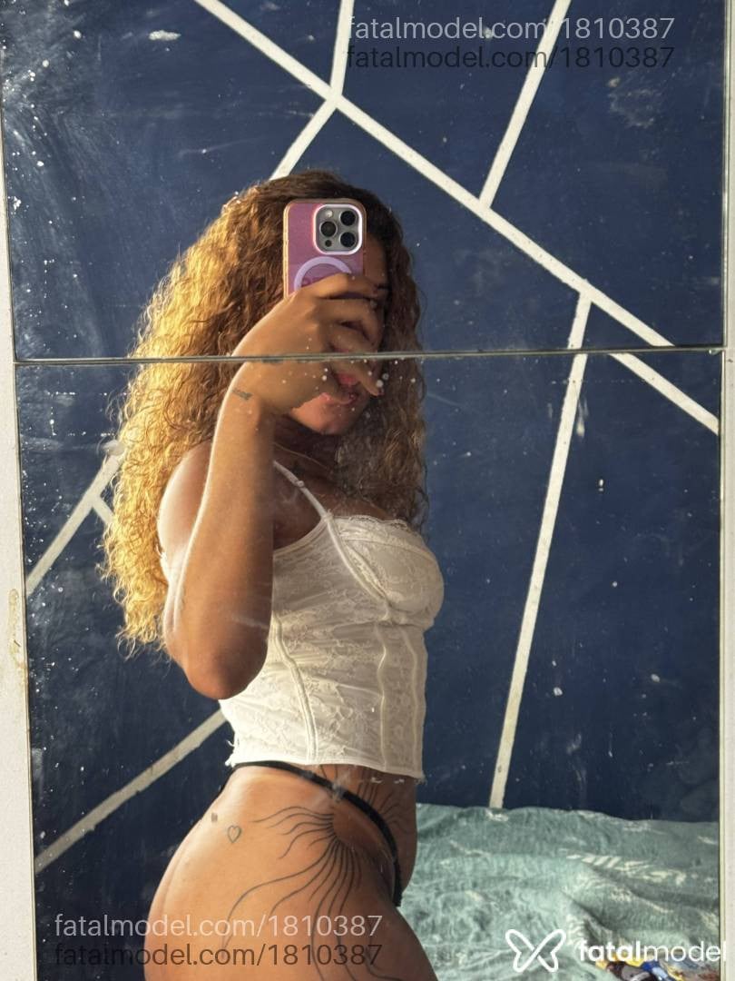 Acompanhante mulher loira (o) de olhos pretos em Barcarena - Júlia Guedes