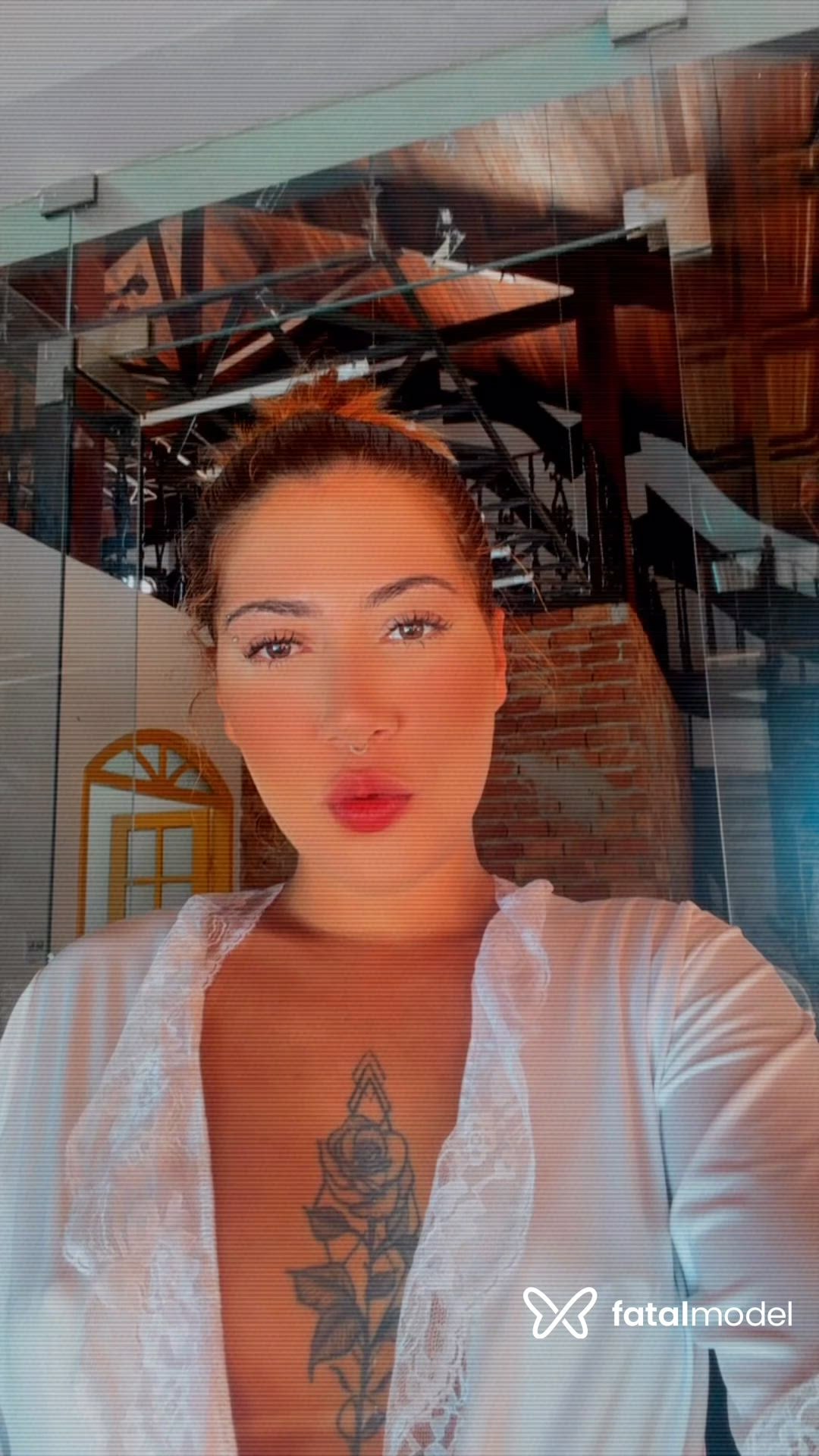 Acompanhante mulher ruiva (o) de olhos castanhos - Gabriela
