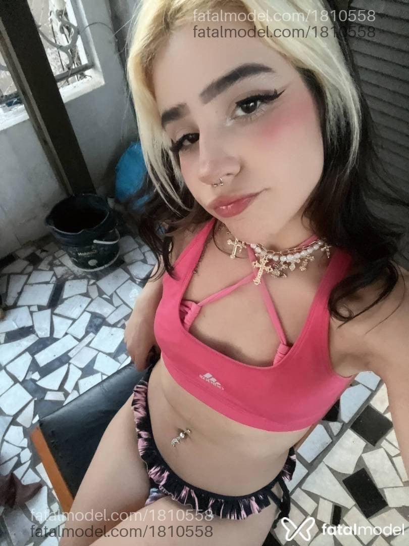 Acompanhante mulher com cabelo colorido de olhos mel - Khalee