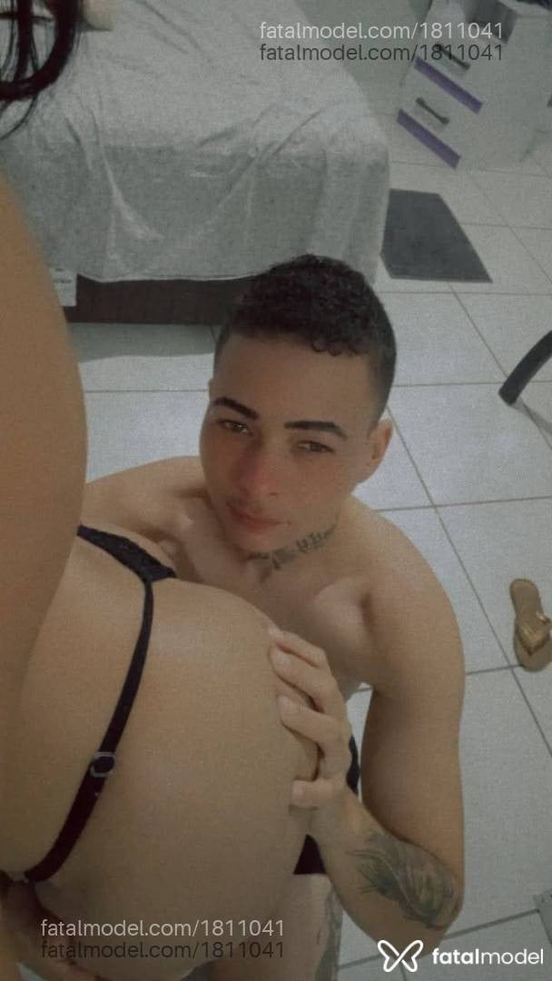 Acompanhante mulher morena (o) de olhos verdes - Lesbicasoficial