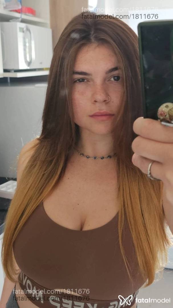 Acompanhante mulher ruiva (o) de olhos castanhos - Maíra Evellyn