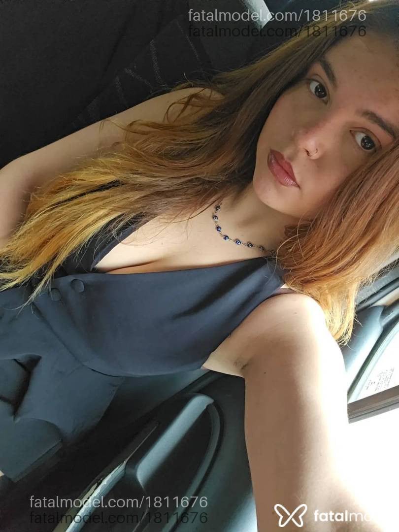 Acompanhante mulher ruiva (o) de olhos castanhos - Maíra Evellyn