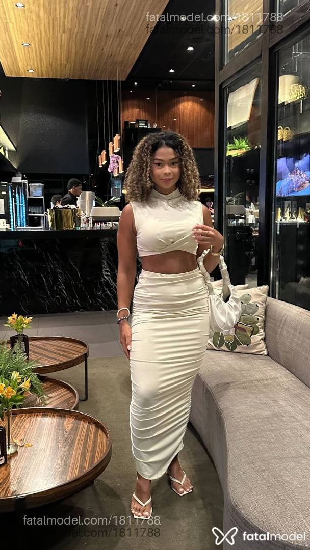 Acompanhante mulher com cabelo castanho de olhos pretos em Campinas - Mary Vasconcelos