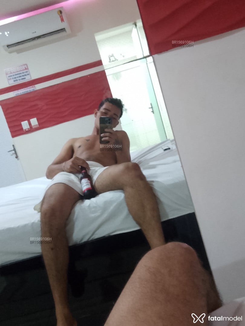 Acompanhante homem morena (o) de olhos pretos - Jhon Souza Acompanhante homem morena (o) de olhos pretos - Jhon Souza