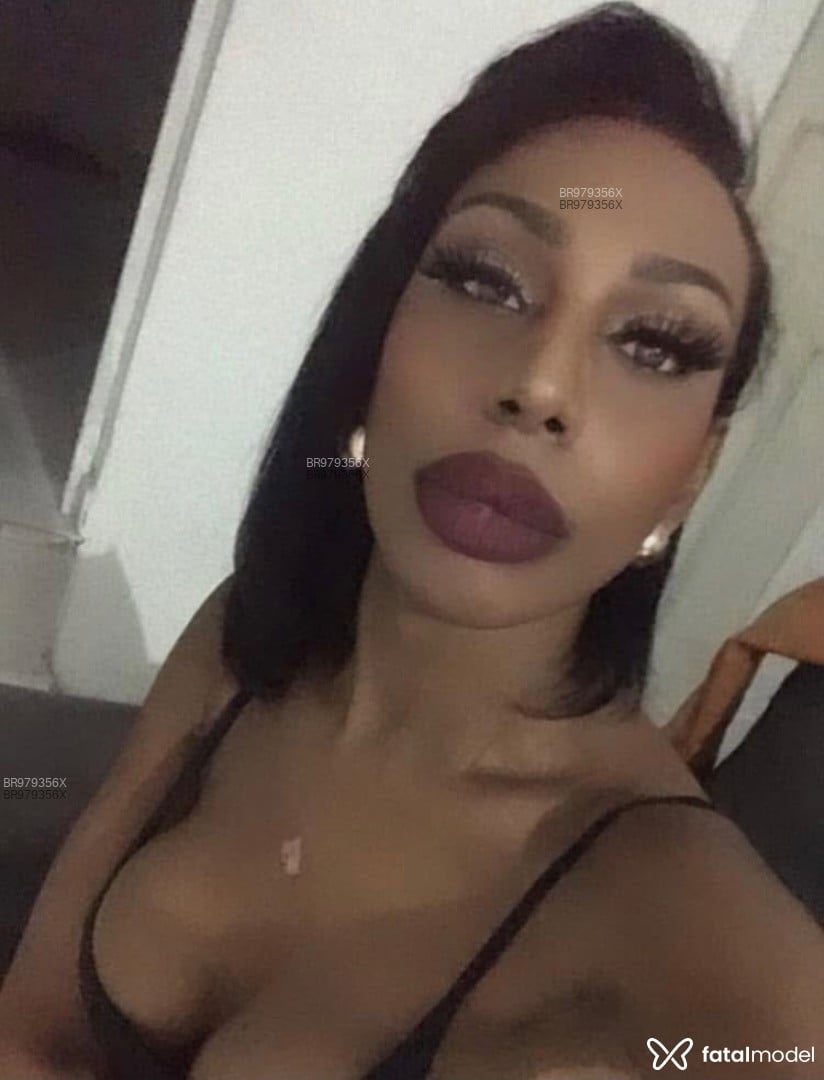 Acompanhante mulher trans com cabelo castanho de olhos castanhos em São Paulo - Paola Hadassa