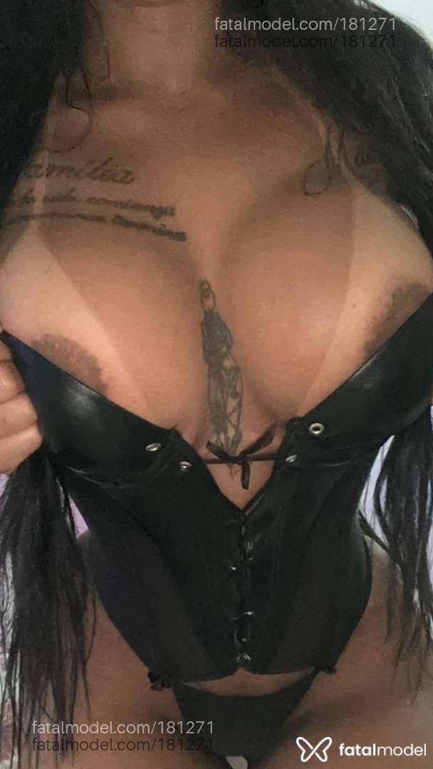 Acompanhante mulher morena (o) de olhos castanhos - Bombonzinho