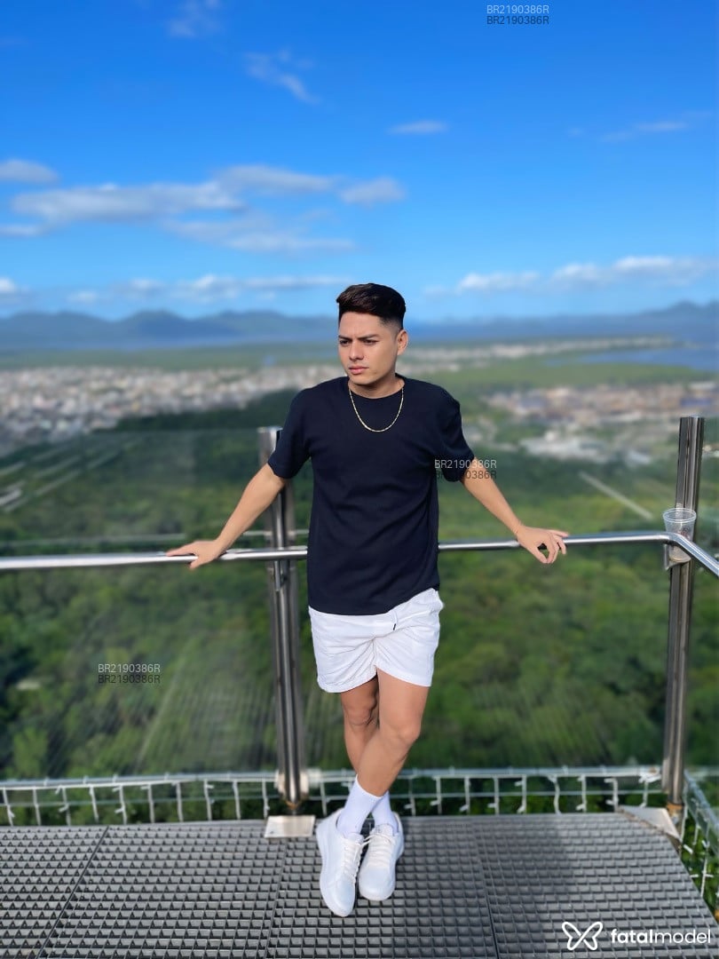 Acompanhante homem com cabelo castanho de olhos castanhos em Joinville - Junior Cardoso