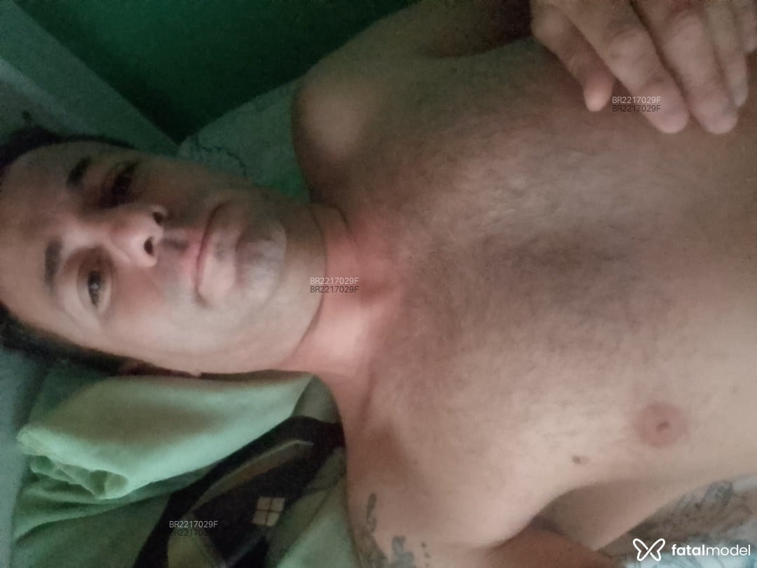Acompanhante homem com cabelo castanho de olhos castanhos - Henrique