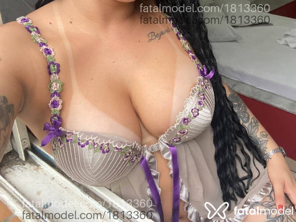 Acompanhante mulher morena (o) de olhos castanhos - Branca