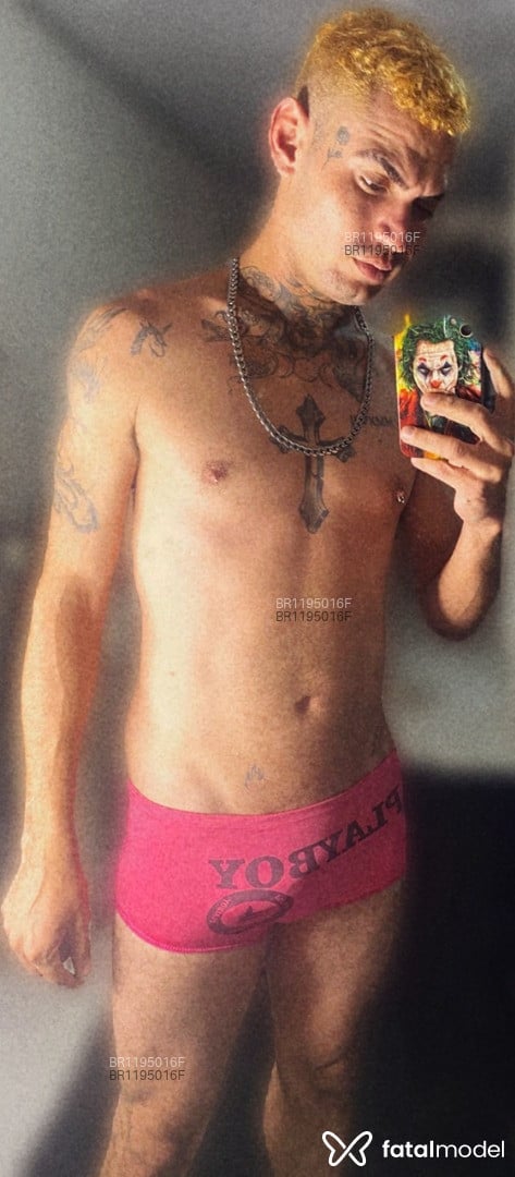 Acompanhante homem com cabelo grisalho de olhos castanhos em São Paulo - Nicollas Mandrake