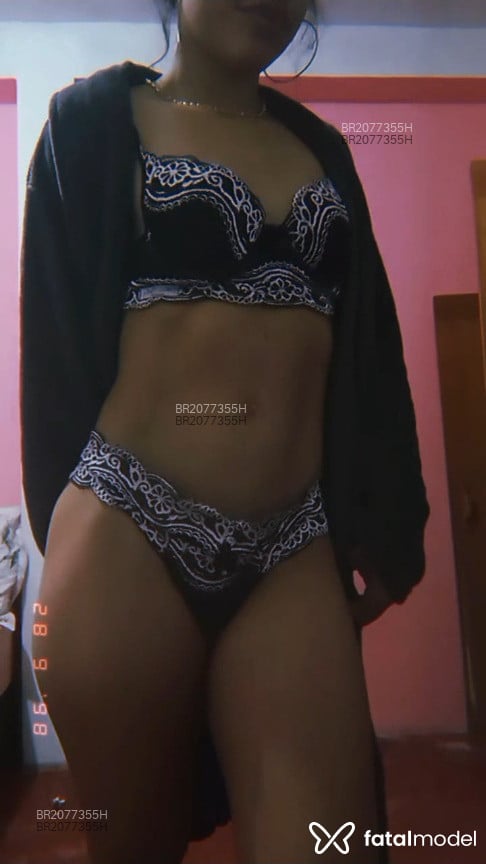 Acompanhante mulher morena (o) de olhos castanhos em Curitiba - Emanuelle Lins