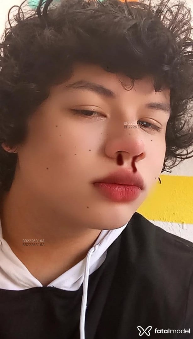 Acompanhante homem morena (o) de olhos castanhos em Foz do Iguaçu - Mekofemboy