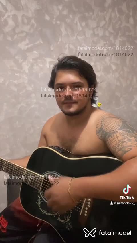 Acompanhante homem morena (o) de olhos pretos em Salvador - Miranda