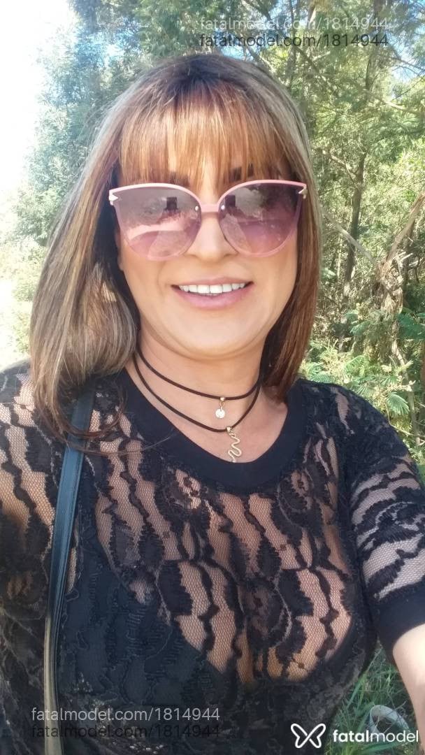 Acompanhante mulher trans com cabelo castanho de olhos castanhos - Emanuelly Oliveira