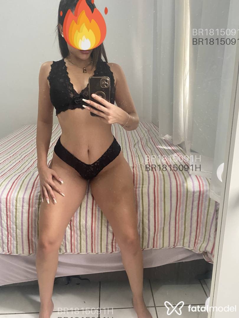 Acompanhante mulher com cabelo castanho de olhos verdes - Brunna