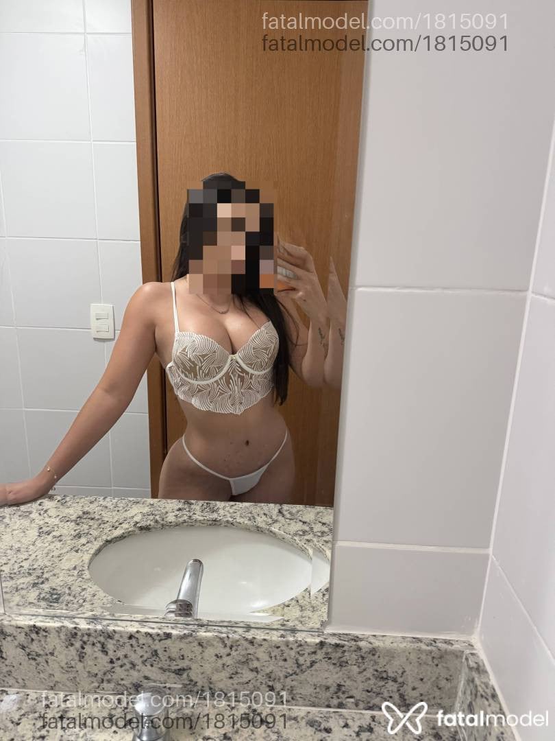 Acompanhante mulher com cabelo castanho de olhos verdes - Brunna