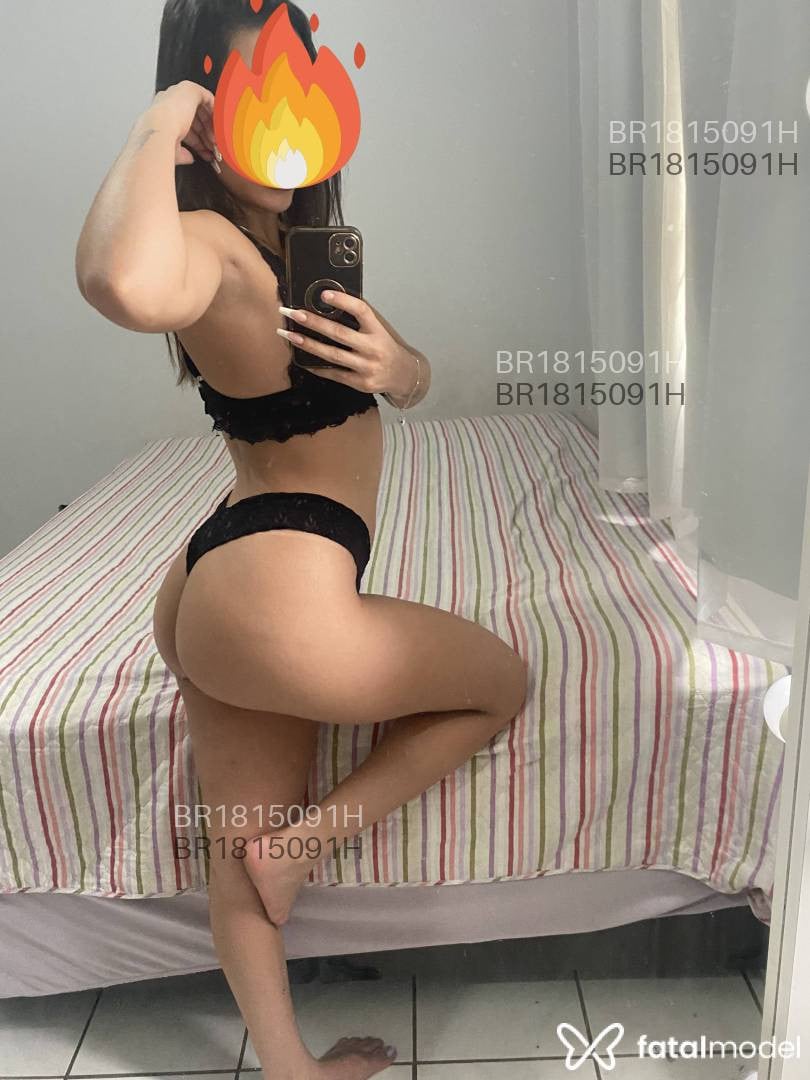 Acompanhante mulher com cabelo castanho de olhos verdes - Brunna