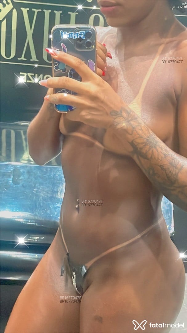 Acompanhante mulher com cabelo castanho de olhos pretos em São Paulo - Preta rara