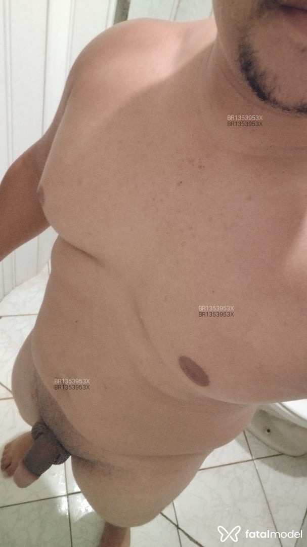 Acompanhante homem com cabelo castanho de olhos castanhos em Anchieta Acompanhante homem com cabelo castanho de olhos castanhos em Anchieta - Jonas