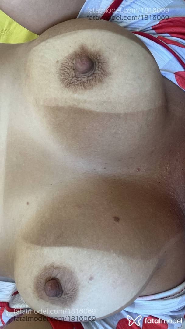 Acompanhante mulher loira (o) de olhos castanhos - Ster Souza