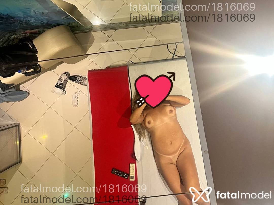 Acompanhante mulher loira (o) de olhos castanhos - Ster Souza