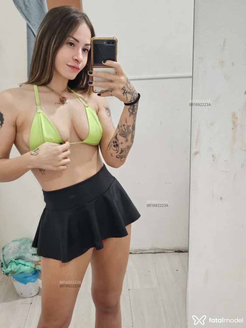 Acompanhante mulher com cabelo castanho de olhos castanhos em Atibaia - Deemi