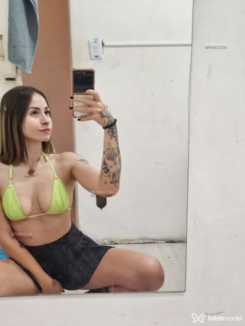 Acompanhante mulher com cabelo castanho de olhos castanhos em Atibaia - Deemi
