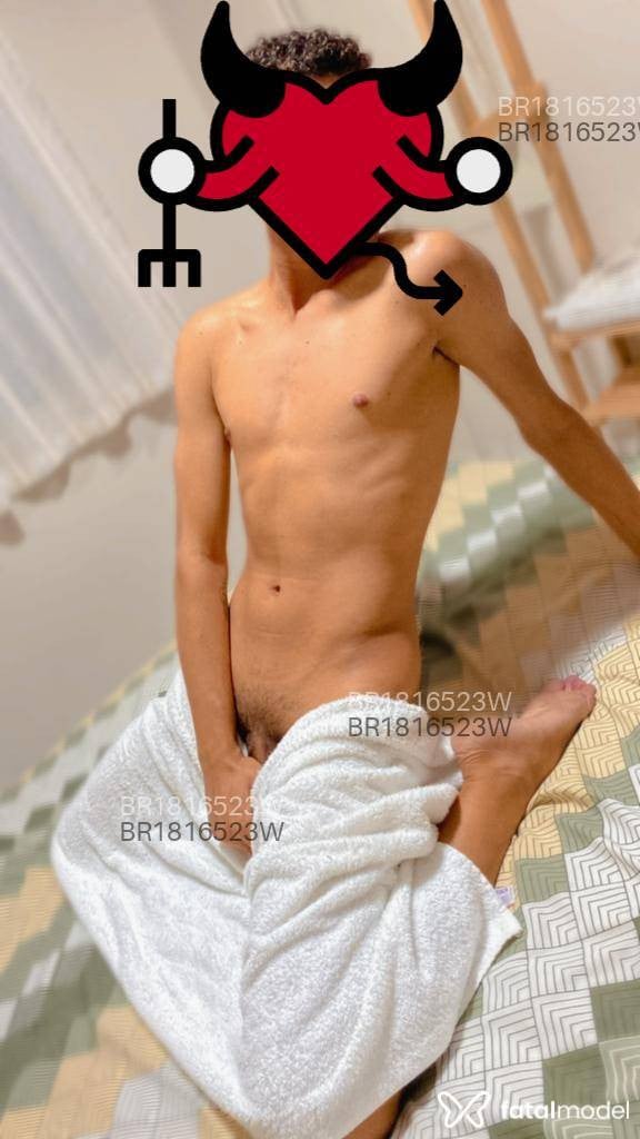 Acompanhante homem com cabelo castanho de olhos castanhos em Virtual Acompanhante homem com cabelo castanho de olhos castanhos em Virtual - Dih silva