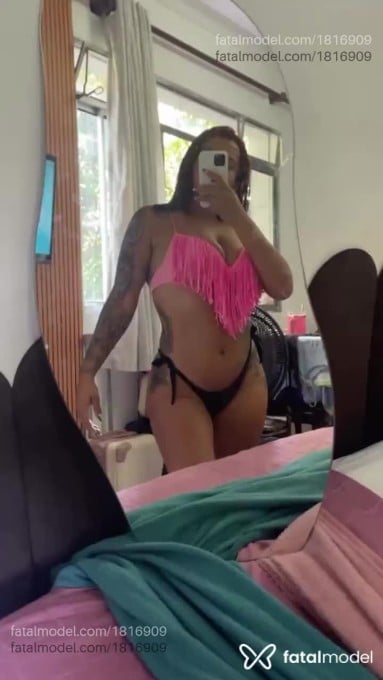 Acompanhante mulher com cabelo castanho de olhos mel em Praia Grande Acompanhante mulher com cabelo castanho de olhos mel em Praia Grande - Izadora