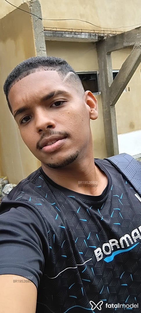 Acompanhante homem morena (o) de olhos castanhos em Duque de Caxias - Leonardo Silva