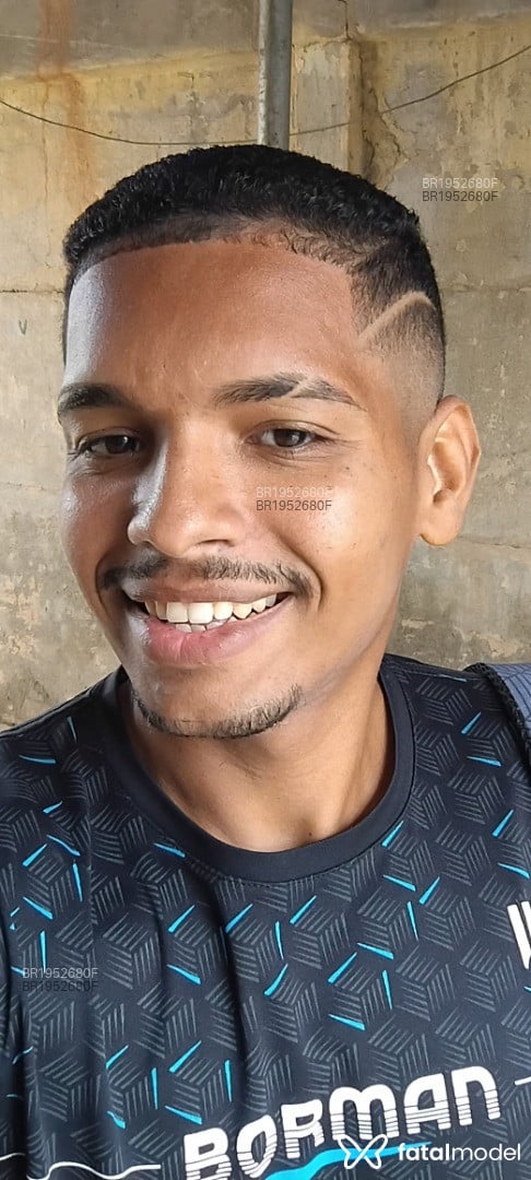 Acompanhante homem morena (o) de olhos castanhos em Duque de Caxias - Leonardo Silva