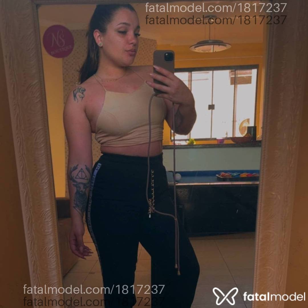 Acompanhante mulher com cabelo castanho de olhos castanhos - Mel fortes